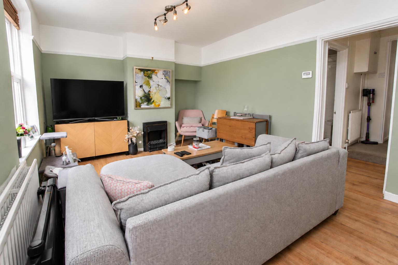 3 bed property in Newstead Walk, Carshalton